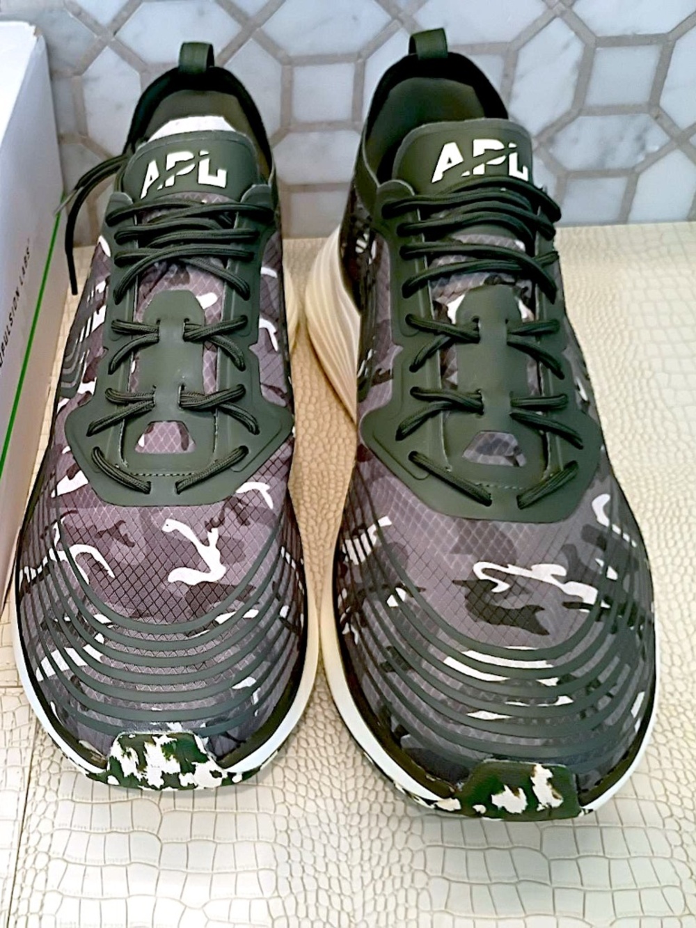 Rare New in Box Athletic Propulsion Labs Men's Green/Khaki Trainers 13 US 46 EU